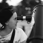 «Не смотри на звёзды лишь как на блестящие точки; постарайся охватить их безмерность.» (Митчелл, астроном)