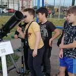 «Чёрные дыры не имеют “причёски”.» (Уилер, физик)