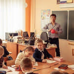 «Чем лучше мы понимаем Вселенную, тем яснее видим, как редка и ценна Земля.» (Хокинг, физик-теоретик)